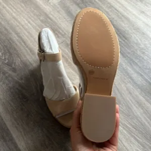 Vince Camuto Heeled Sandals 8.5 Tan Block Heel Shoes Casual thumbnail 9