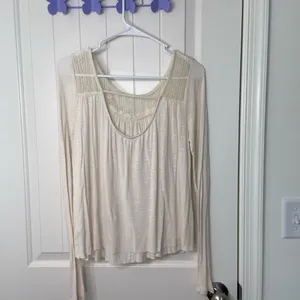EUC women’s cream lace embroidered‎ neck cutout back long sleeve lightweight top thumbnail 5