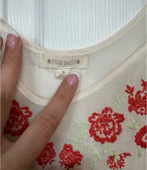 Miss Daisy Cream Sheer Embroidered Floral Tank Size Small thumbnail 4