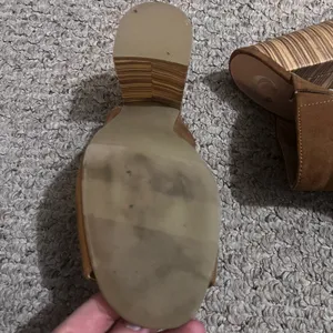 Great condition! Worn maybe twice. Open toe suede clogs. Brown Size 7 thumbnail 4