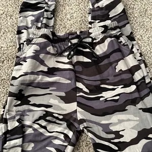 Gray camoflauge pants thumbnail 1