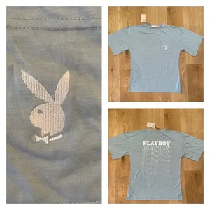 Missguided - Playboy Repeat Logo Pocket Tee in Blue thumbnail 2
