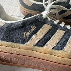 Adidas Gazelle Bold size 6 Grey/Magic Beige/Gum Platform Sneakers Suede Runs Big thumbnail 4