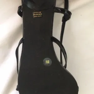 Gianni‎ Bini strappy black sandals thumbnail 4