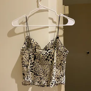 Cute satin cami top Black Size M thumbnail 2