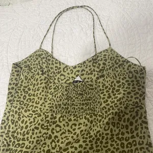 Zara Green Cheetah Print Dress thumbnail 4
