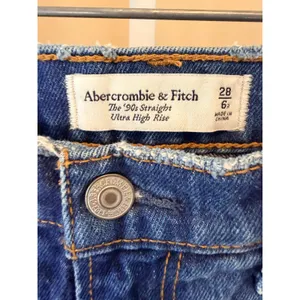 Abercrombie & Fitch The 90s Straight Ultra High Rise Raw Hem Jeans Blue 28/6R thumbnail 3