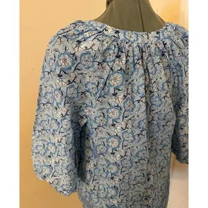 Vineyard Vines Floral Beachy Popover Blue and White Top Size Small thumbnail 3