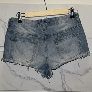 Forever 21 Distressed jean shorts size 30 thumbnail 2