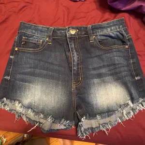 KanCan USA Woman’s mid waist shorts thumbnail 1
