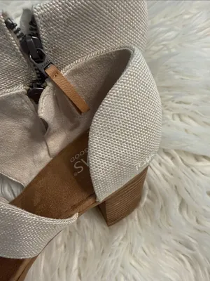 TOMS Cream Canvas Cross-Strap Block Heel Sandals size 9 BNWOT thumbnail 2
