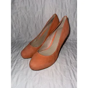 Rockport Total Motion 75mm Pointed Toe Pump Coral Orange Suede Heels 7.5 M thumbnail 2