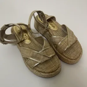 Sam Edelman Nylie Platform Ankle Strap Sandal in a woven metallic US 7.5 thumbnail 2