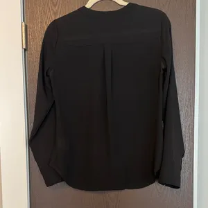 Express Women's Elegant Black V-Neck Blouse thumbnail 4