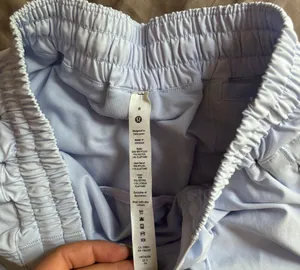 Lululemon Hotty Hot Short 2.5” thumbnail 3