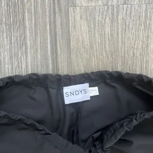 SNDYS. Paloma Pant Black Size US 6 AU / UK 10 Cargo Parachute Drawstring thumbnail 4