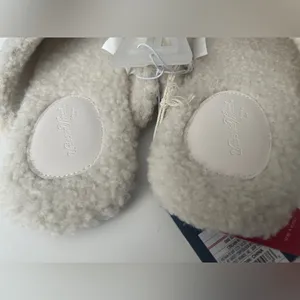 Universal Threads Sherpa Women’s Slippers Size 11 thumbnail 4