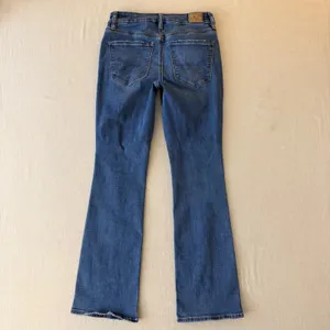 American Eagle Curvy High-Rise Skinny Kick Jeans Womens 2 Short Blue thumbnail 3