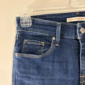 Levis Classic Mid Rise Skinny Jeans Womens 2 Dark Wash Blue Denim‎ Pants thumbnail 14