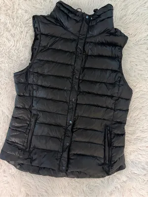 Gap Black Down Puffer Vest Size M – Quilted Lightweight Zip Snap Front thumbnail 1