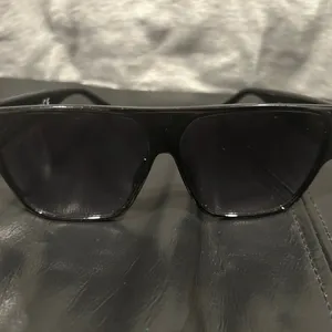 Black Sunglasses thumbnail 8