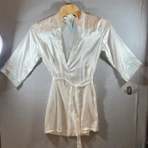 1003 | NWT‎ Secret Treasures Bride Embroidered Satin Robe Cream Womens XL thumbnail 1