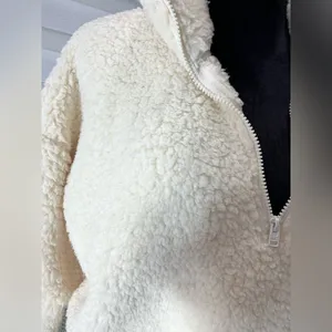 Hollister pullover SOFT🌥️and warm 🔥 thumbnail 3
