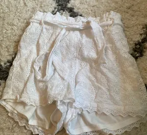 Cute lace white shorts Size M thumbnail 1