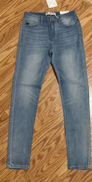KanCan Estilo Mid Rise Super Skinny Jeans in Light Wash size 7/27 thumbnail 1