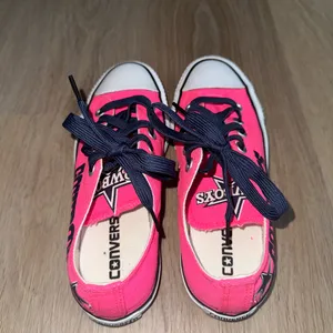 Dallas Cowboys NFL Football Pink & Blue Converse - Size 6 thumbnail 2