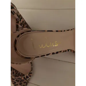 Lulus Leopard Print Block Heel Sandals Ankle Strap Cheetah Print Tan Black 6.5 thumbnail 5