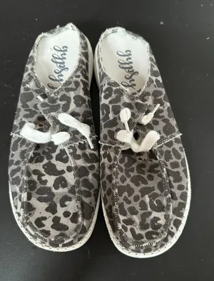 Gypsy Jazz Grey Leopard Slip on Clogs in 6.5 NWOB‎ thumbnail 1