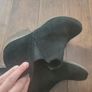 Black suade short boots size 9.5 women's by Vintage Crown in great shape 1 inch thumbnail 4