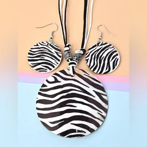 Zebra Print Earrings & Necklace Set White thumbnail 3