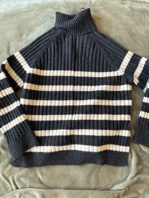 H&M Sweater thumbnail 1