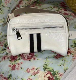 One size Steve Madden belted purse. thumbnail 1