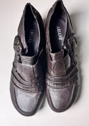 Ariane Women's Low Heel Side Retro Style Buckle Brown Dress Work Shoes Sz 38 thumbnail 1