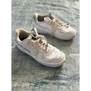 Nike Air Force 1 Low Fontanka in Triple White Women's Size 8 thumbnail 2