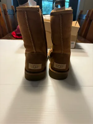 Short UGG boots thumbnail 2