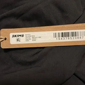 Skims Medium NAKED PLUNGE BRA onyx NWT M-DD NO PADS thumbnail 2