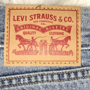 Levi’s Distressed Denim Mini Skirt Women’s Size‎ 29 Y2K Raw Hem thumbnail 4