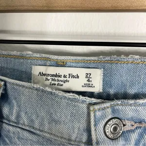 Abercrombie and Fitch 90’s Straight Low Rise Light Wash Blue Jeans 27/4 Regular thumbnail 5