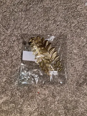 Gold leaf hair clip thumbnail 2