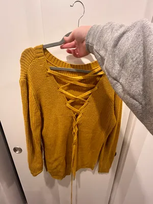 Sweater thumbnail 2