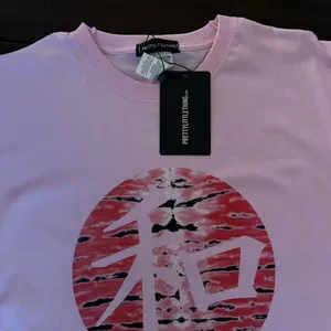 NWT Pretty Little Things Baby Pink Printed Peace LogonTee XS thumbnail 4