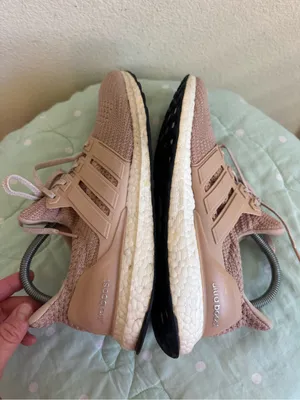 Adidas Ultraboost 4.0 sneakers in the "Ash Pearl size 9.5 thumbnail 2