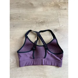 EUC Under Armour Women Sports Bra Purple Fitted Wireless Racerback size XS thumbnail 2