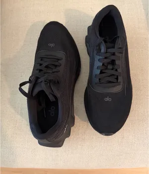Alo Shoes Yoga thumbnail 3