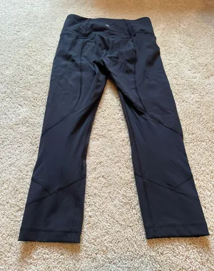 Lululemon Pace Rival Crop *22" in Black thumbnail 8
