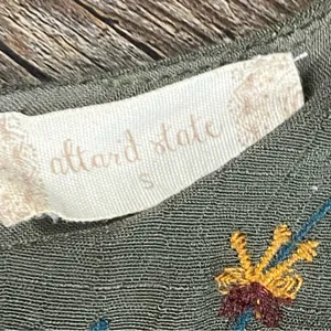 Altar’d State Tunic Top Women Olive Green Floral Embroidered Flowy Ballon Sleeve thumbnail 2